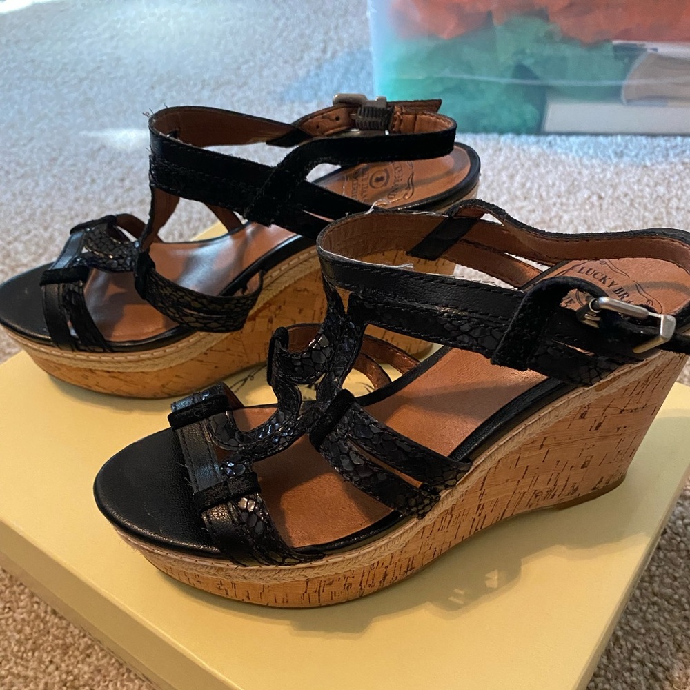 Lucky Brand Women’s LK-Keena sandals